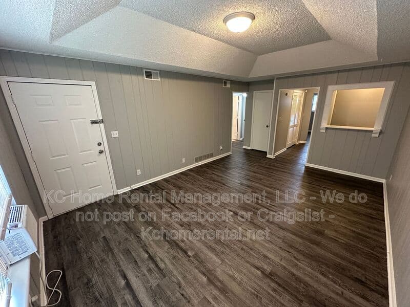 Raytown House: 9215 E 54th St