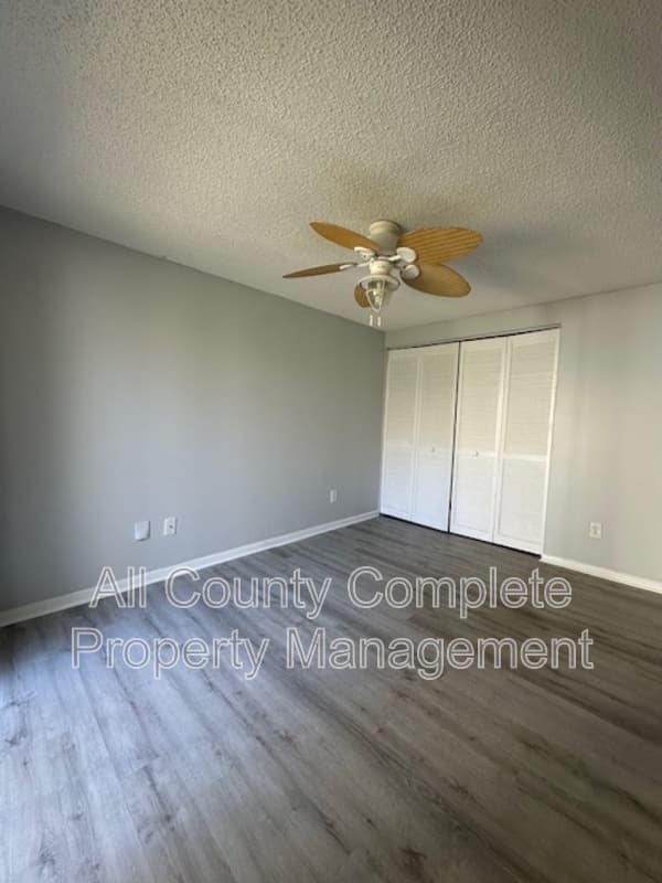 Jacksonville House: 6653 Periwinkle Drive