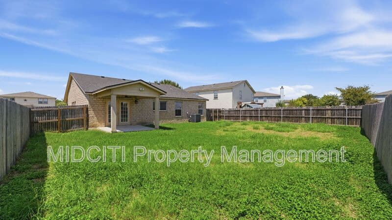 New Braunfels House: 3248 Northwest Blvd