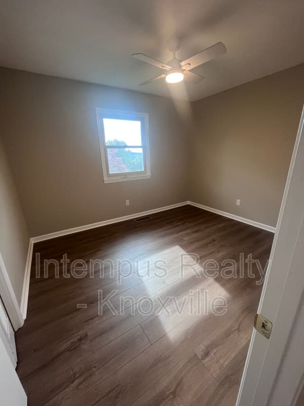 Knoxville House: 10917 Sonja Dr