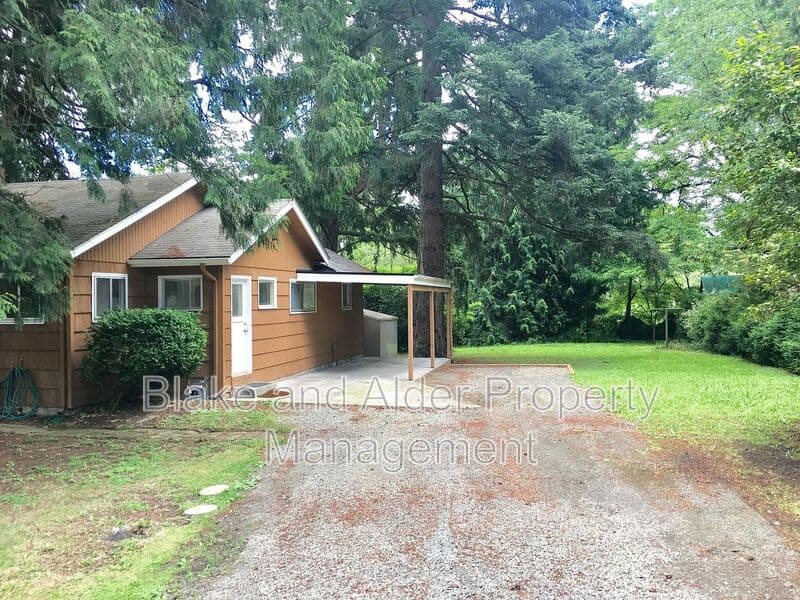 Milwaukie House: 11112 SE Home Ave