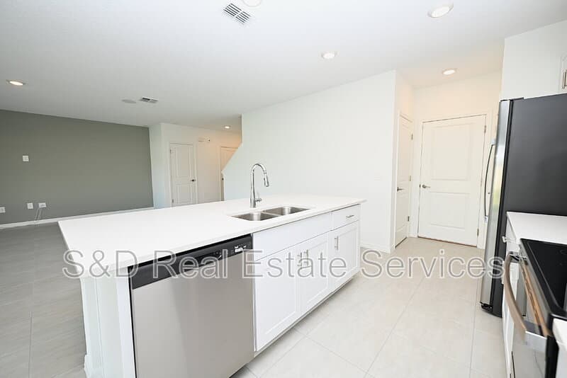 Haines City House: 152 Brinsmead Rd