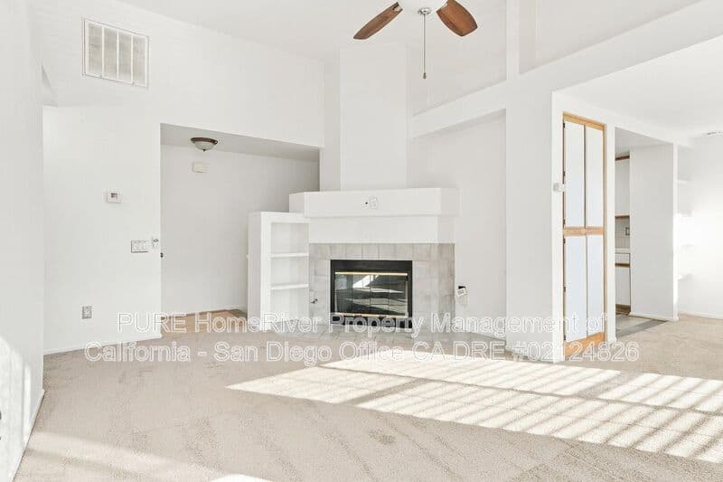 El Cajon House: 12090 Calle de Montana
