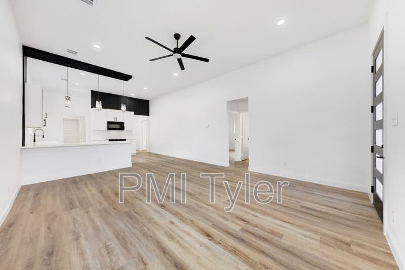 Paris House: 1269 Bonham Street