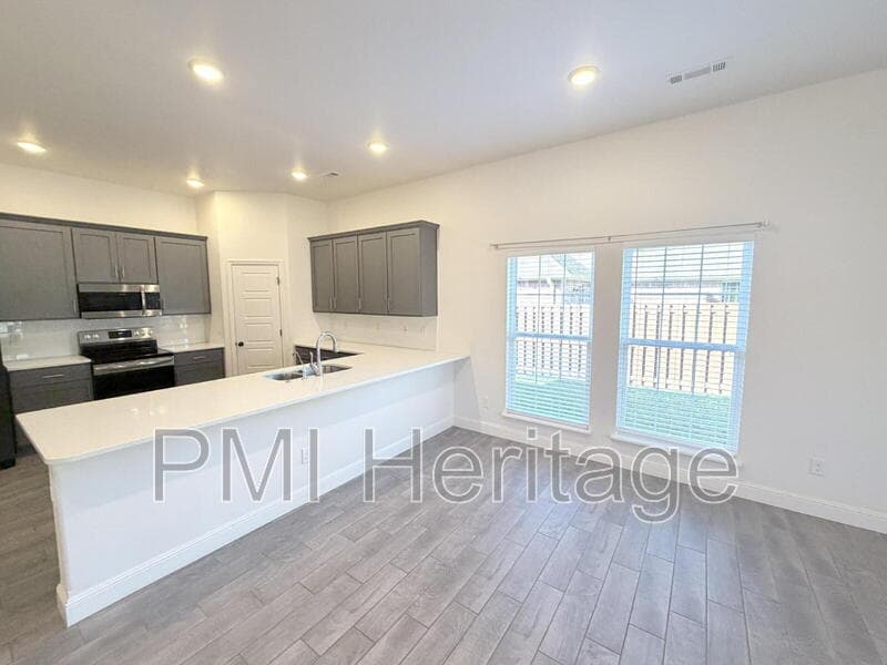 Pea Ridge House: 256 Hunt Street