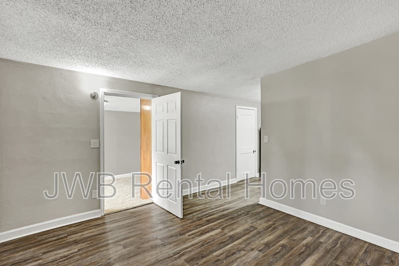 Jacksonville House: 10517 Ashby Rd