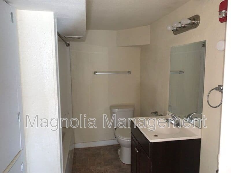 Henderson Condo: 514 N. Beckford Dr.
