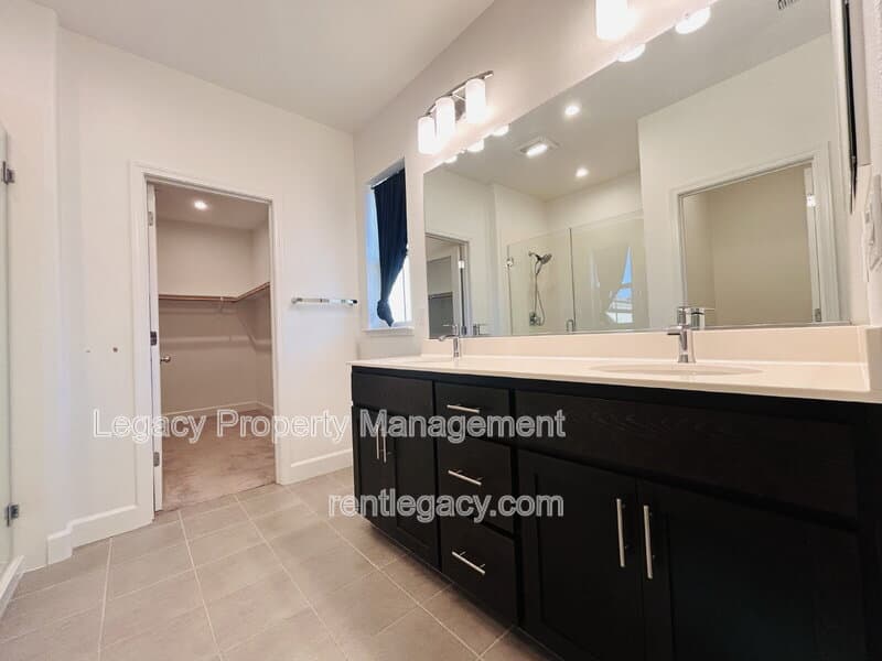 Vacaville House: 320 Fruitvale Rd