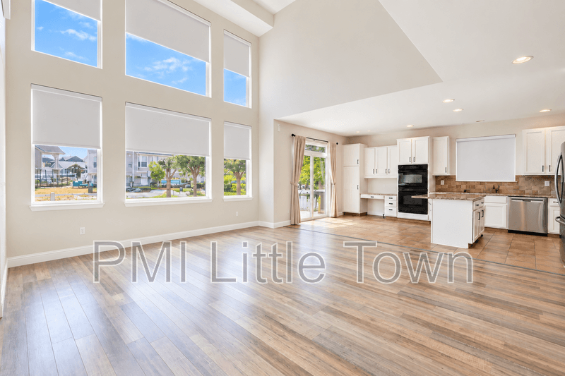 Aurora House: 24646 East Florida Avenue