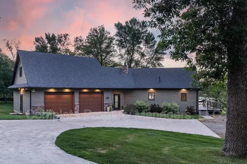 New Richland House: 23619 180th Street