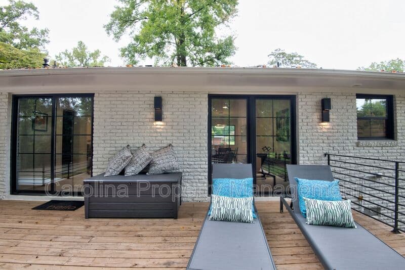 Charlotte House: 3945 Rockfern Rd