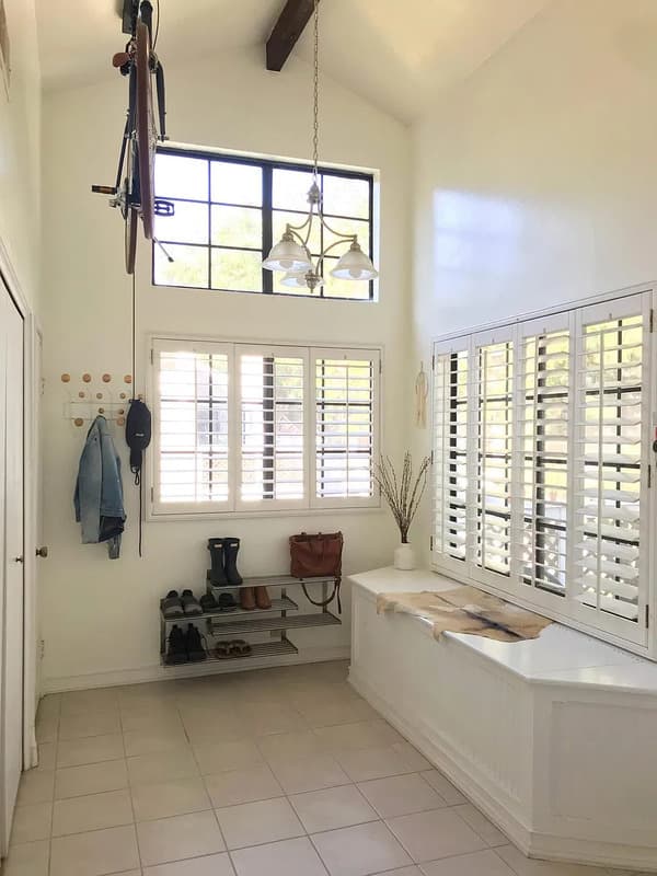 Orange Condo: 700 E Lake Dr