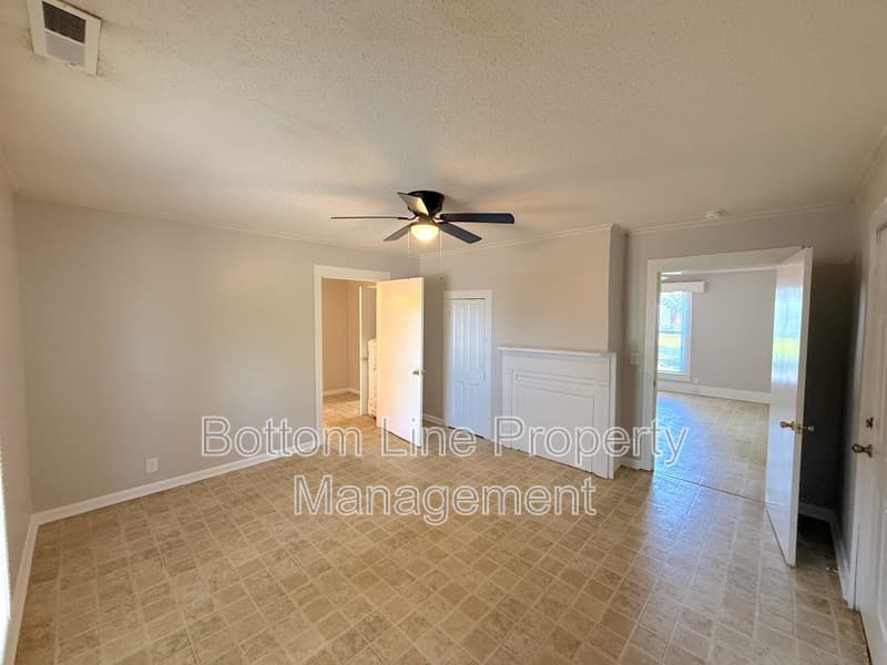 Shelby House: 216 Lineberger St