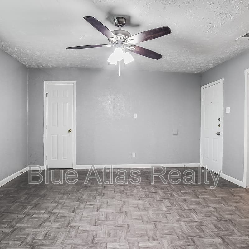 Irving Condo: 2215 Riverview Drive - D
