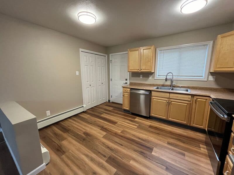 Anchorage House: 516 E 10th Ave