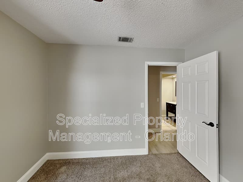 Longwood House: 220 S Fox Chase Pt