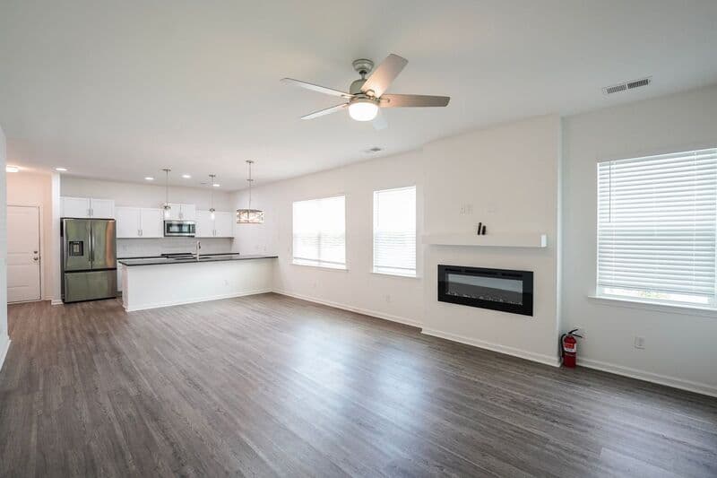 Richmond Hill House: 24 Crown Ct