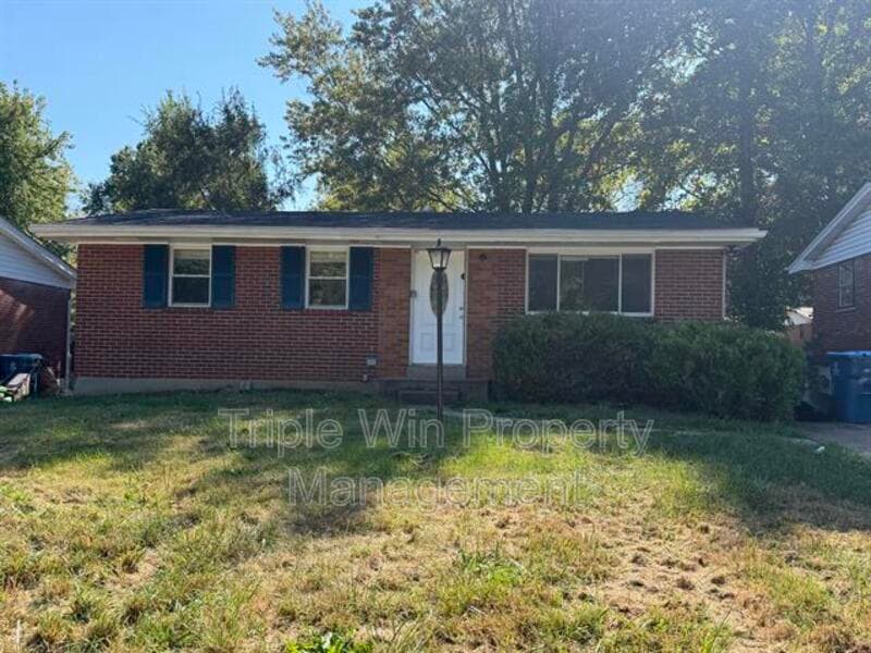 Saint Louis House: 1380 Cove Ln
