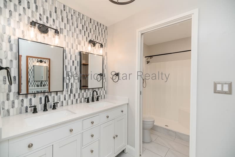 Chandler House: 526 N Pepperwood Ct