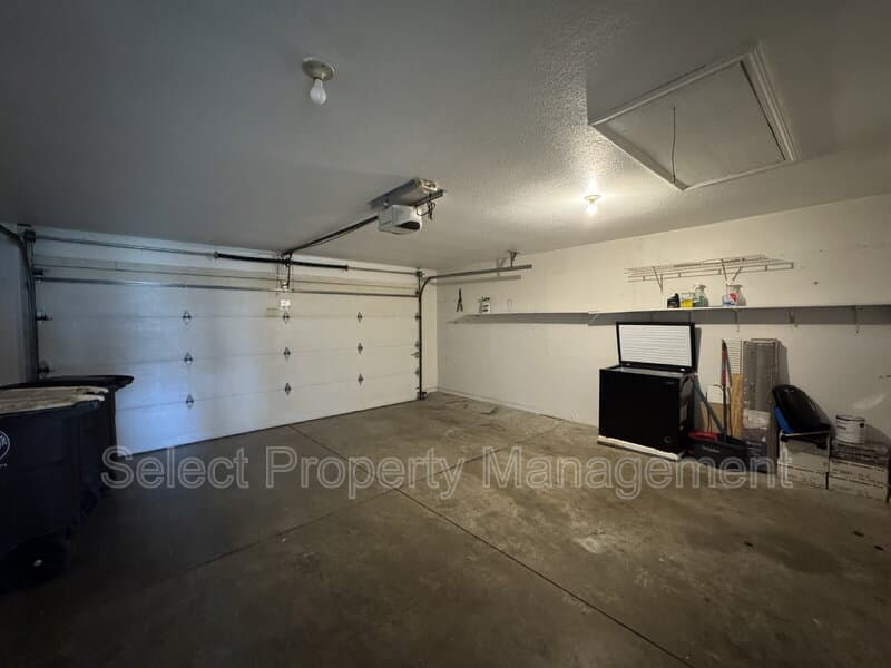Fort Wayne House: 906 Autumn Ridge Lane