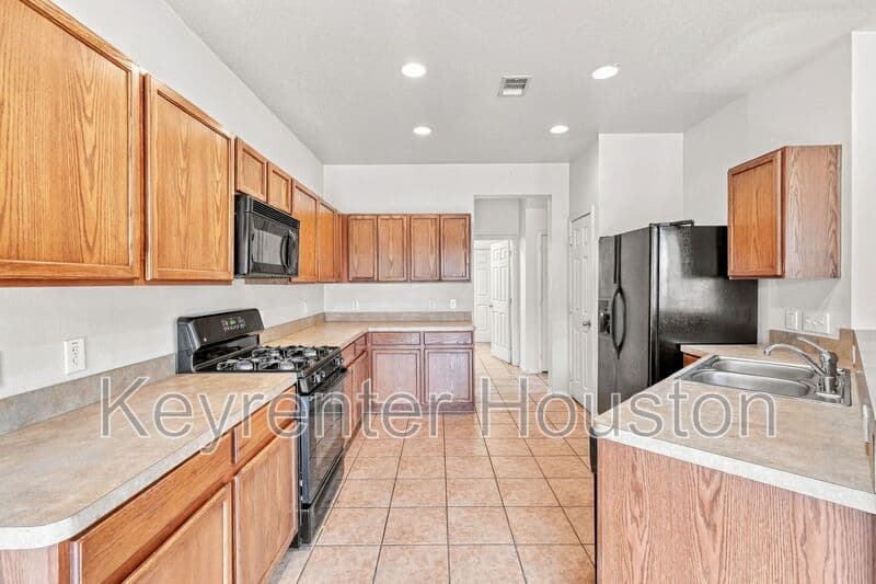 Fresno House: 3310 Jib Ct
