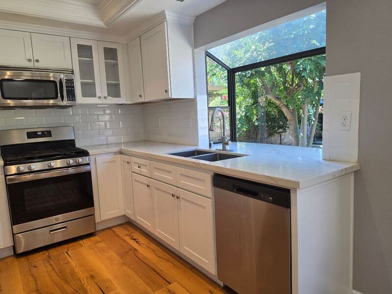 Irvine House: 25 Lucero West