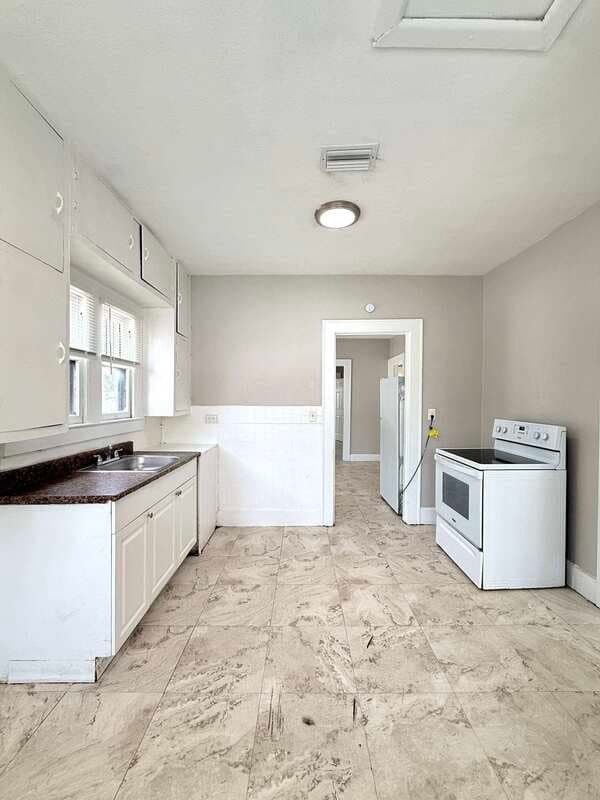 Clearwater House: 548 Woodlawn Street
