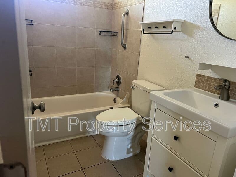 Sacramento House: 376 Morrison Avenue