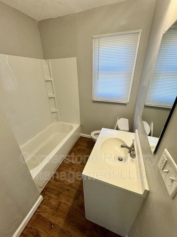 De Soto House: 8170 Oak Drive