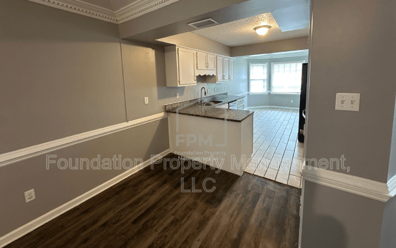 Memphis House: 7089 Cobblestone Drive