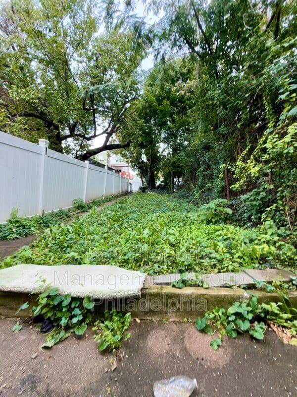 Philadelphia House: 7207 Sommers Rd