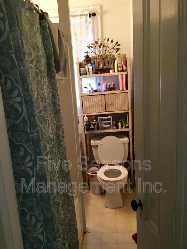Burlington Condo: 122 Buell st - A