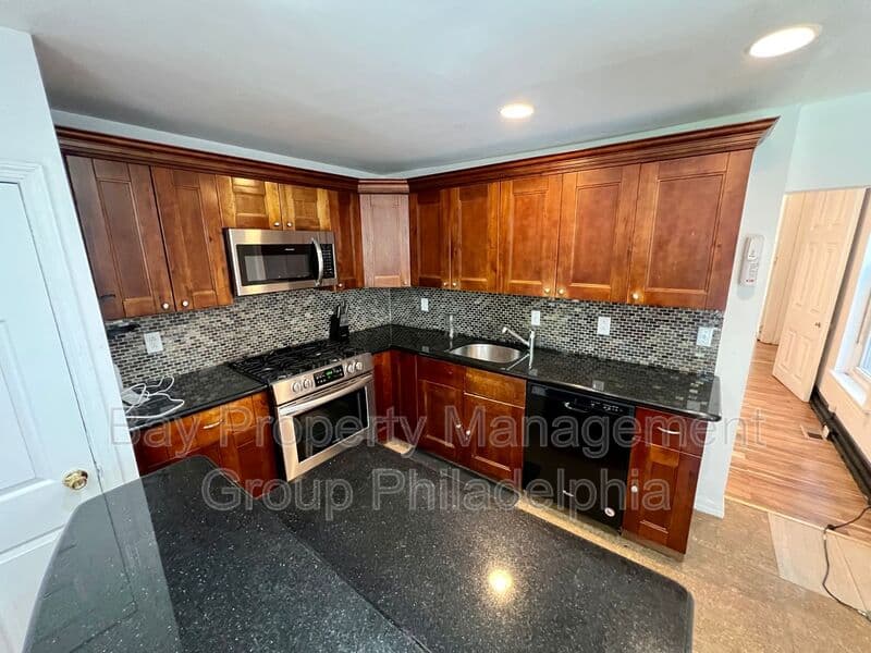 Philadelphia House: 412 N 32nd St