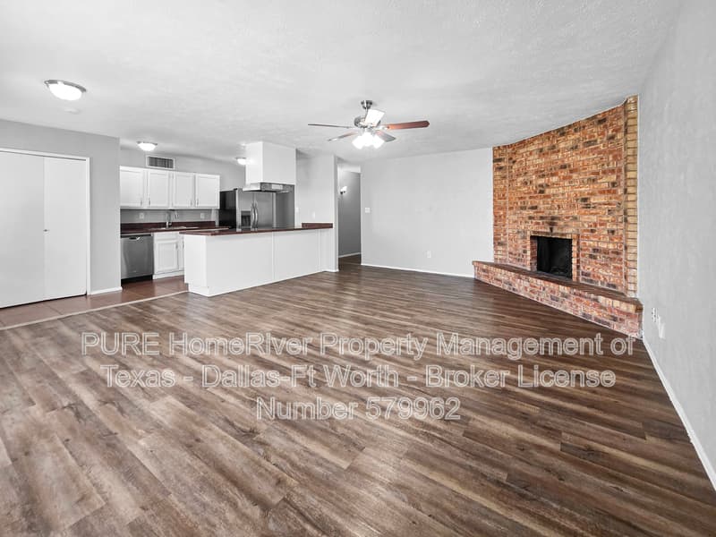 North Richland Hills House: 6905 Mid Cities Blvd
