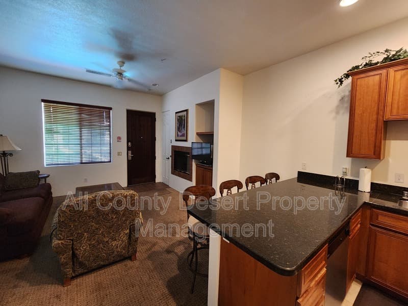 La Quinta Condo: 50650 Santa Rosa Plaza