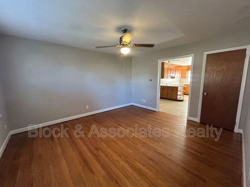 Kernersville Condo: 834 Graves St.