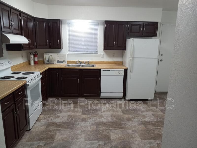 Anchorage House: 8831 Cordell Circle #3