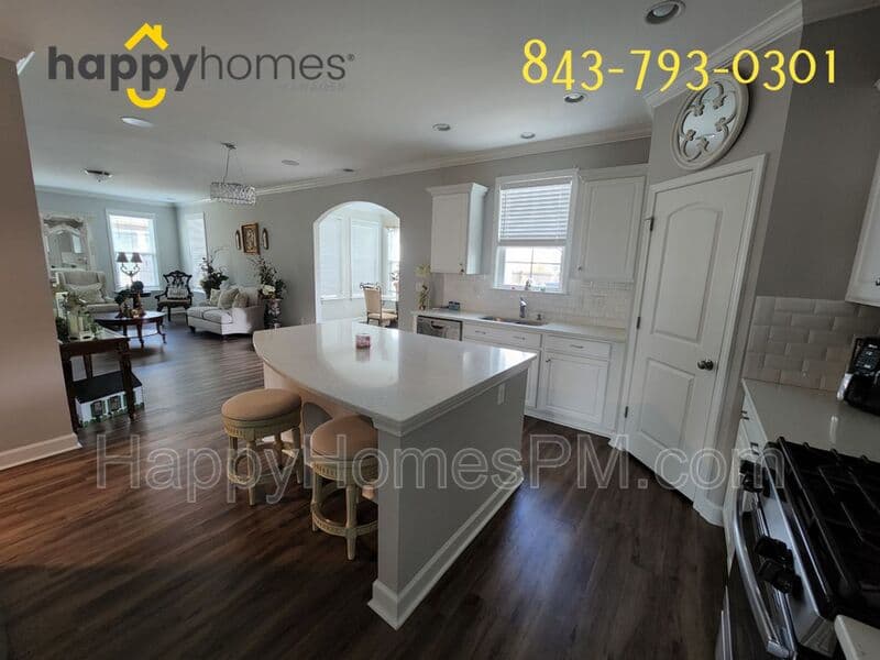 Summerville House: 123 Rouen Lane