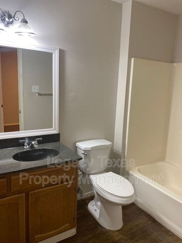 CLEBURNE Condo: 1409 W Kilpatrick Ct Apt D