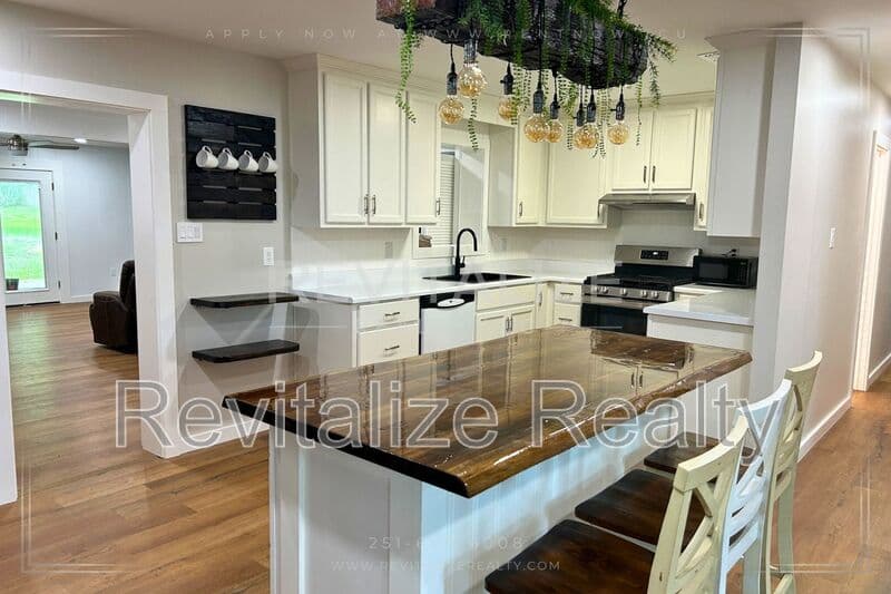 Mobile House: 1480 Repoll Rd