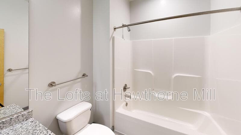 Charlotte Apartment: 1101 Hawthorne Ln