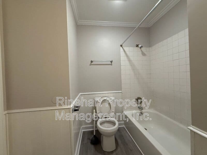 Rock Hill House: 645 Greenbriar Avenue