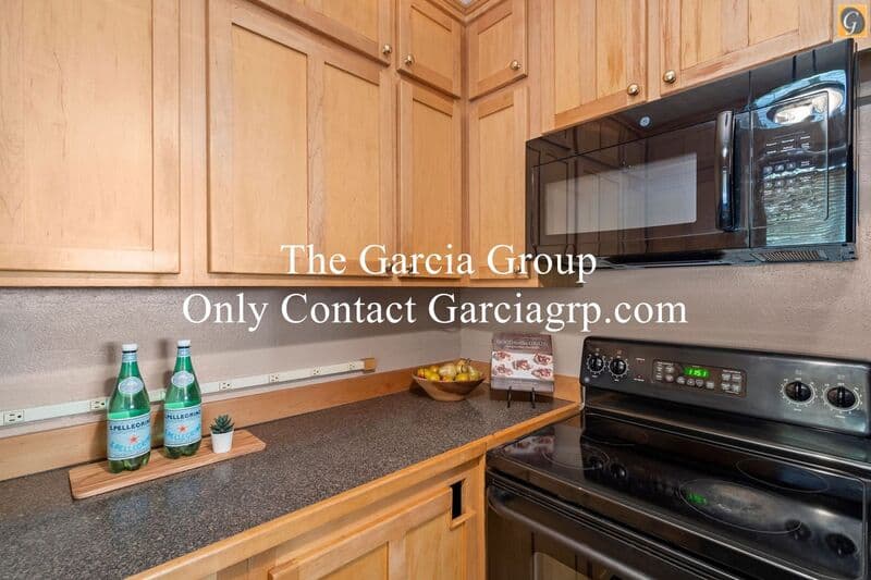 Portland Condo: 843 SW Broadway Dr.