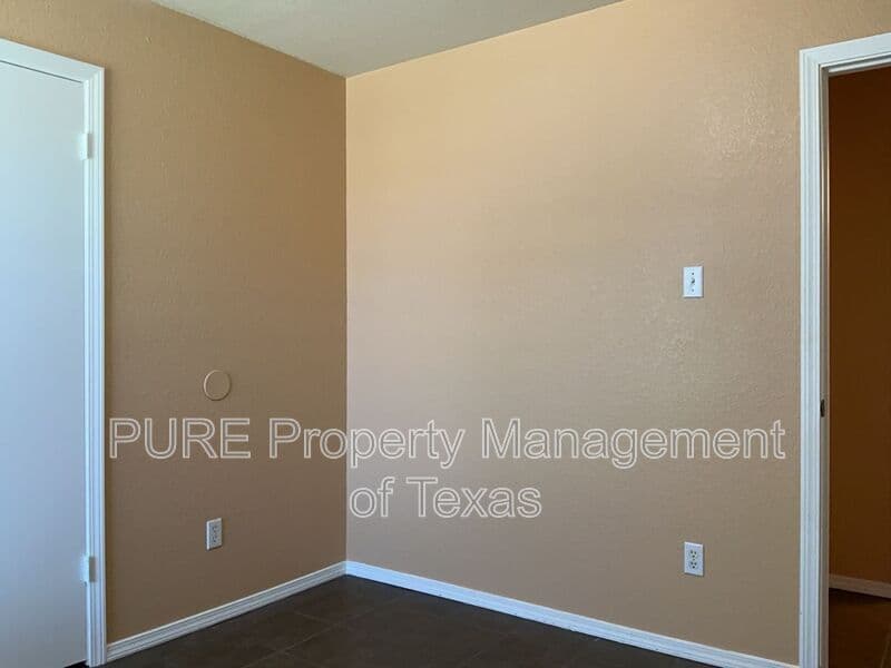 Round Rock Condo: 1001-A Christopher Ave