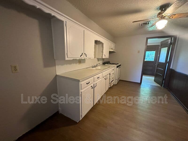 Choctaw House: 3025 Clarke St