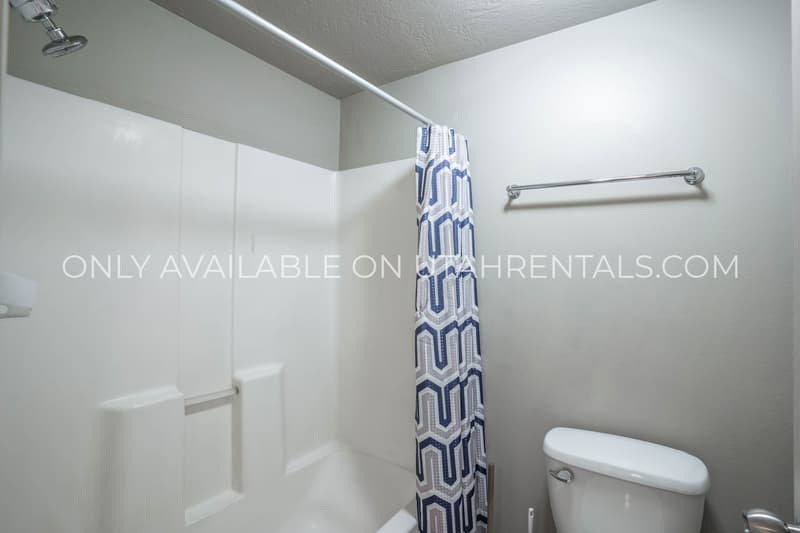 Provo House: 884 E 700 N