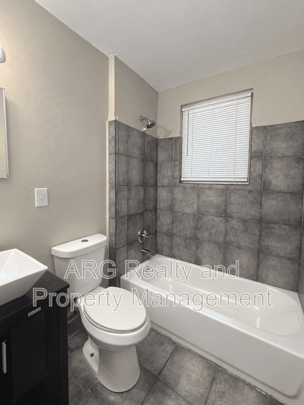 Atlanta House: 1375 Elizabeth Ave