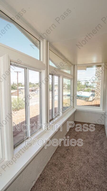 El Paso House: 7600 Franklin Dr. Front