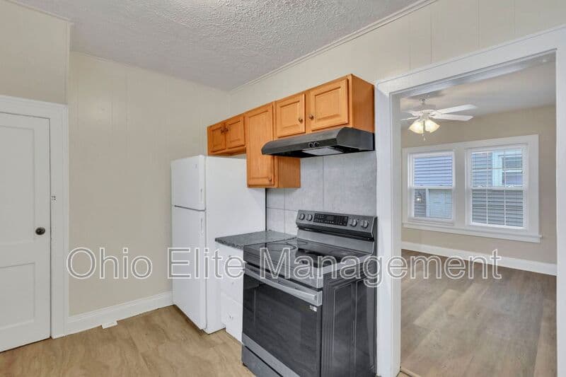 Columbus House: 243 N Wayne Ave
