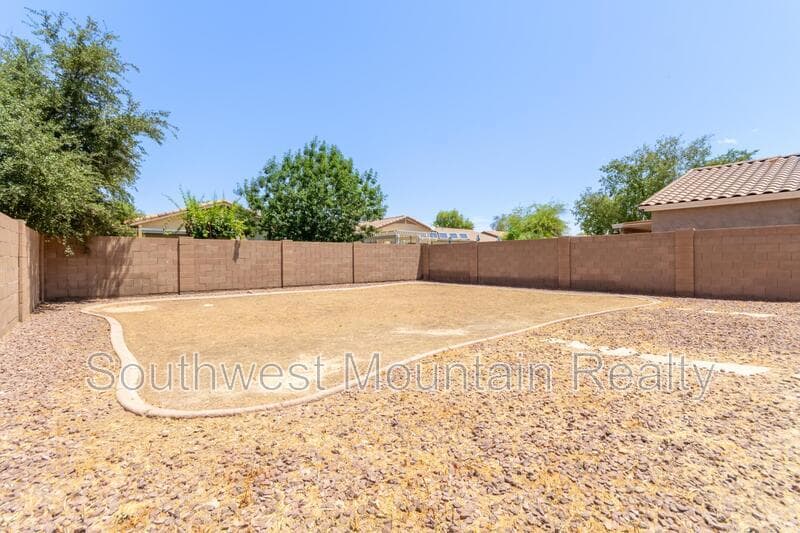 Maricopa House: 44856 W Paitilla Lane